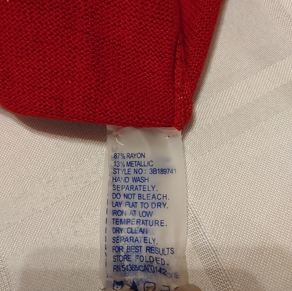 Red Sparkley Sweater Nygard Size Medium - Picture 6 of 7